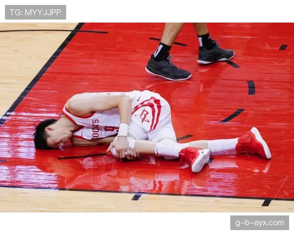 哈登又双叒叕被拍到深夜撸串，这身材管理是彻底放飞了？